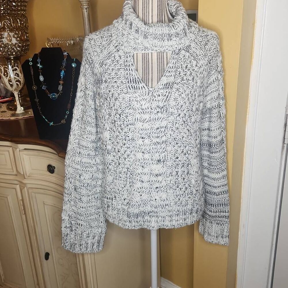 Jennifer Lopez keyhole white and black turtleneck women's size L